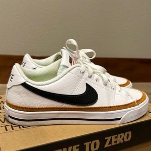 WMNS NIKE COURT LEGACY